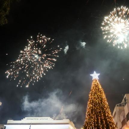 Το Χριστουγεννιάτικο Δέντρο στο κέντρο του Ηρακλείου.