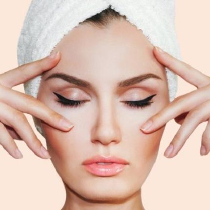 γυναίκα μακιγιάζ