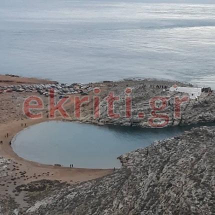 Το ξεχωριστό τοπίο με το εκκλησάκι.