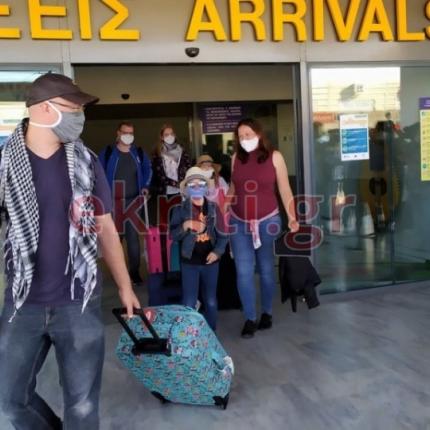 Παρά την πανδημία χιλιάδες ξένοι επισκέπτες έχουν επιλέξει το νησί μας για τις διακοπές τους