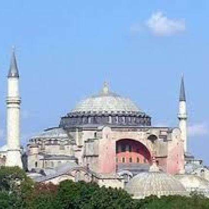 Προσευχή έξω από την Αγία Σοφία