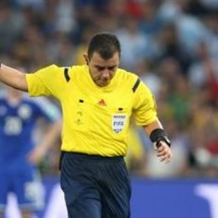 Ο Αγκιλάρ από το Ελ Σαλβαδόρ σφυρίζει το Ελλάδα-Ιαπωνία