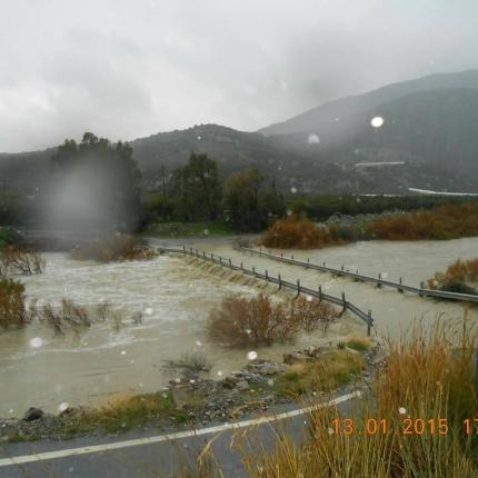 Παραφούσκωσε ο ποταμός Αναποδιάρης στη Βιάννο! (φωτορεπορτάζ)