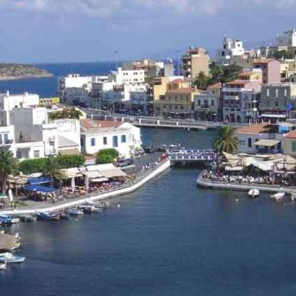Ο Δήμος Αγίου Νικολάου ζητά την απομάκρυνση αυτοκινήτων χωρίς πινακίδες
