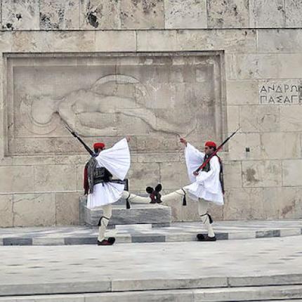 agnostos-stratiwtis.jpg