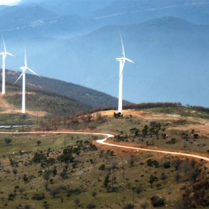 Πού θα μοιράσει στην Κρήτη η ΔΕΗ 1,77 εκ. ευρώ για ενέργεια από ανεμογεννήτριες και υδροηλεκτρικά 