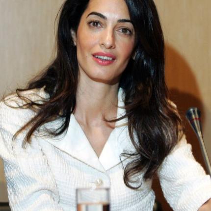 Το Κάιρο διαψεύδει ότι εμπόδισε την είσοδο στη χώρα στη δικηγόρο Άμαλ Κλούνεϊ