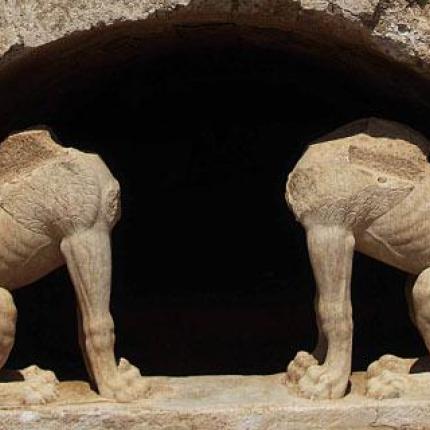 Ο γεωλόγος που αμφισβητεί την Κ. Περιστέρη για την Αμφίπολη