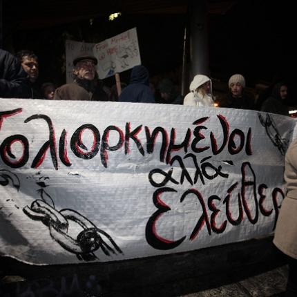 Το Ηράκλειο παίρνει "ανάσα αξιοπρέπειας" - Πλήθος κόσμου στην πλατεία Ελευθερίας (φωτο)