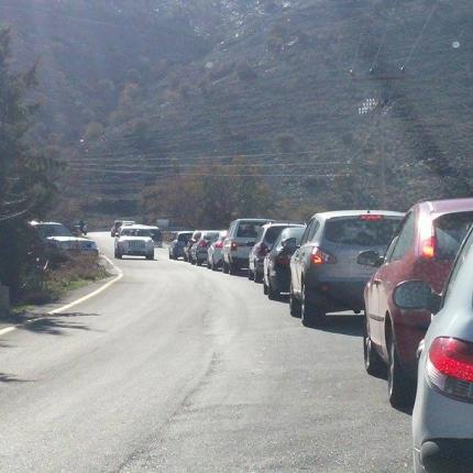 Μεγάλη ταλαιπωρία για όσους επέλεξαν βόλτα στα Ανώγεια (φωτορεπορτάζ)