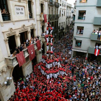 Θαυμάστε το ψηλότερο... ανθρώπινο κάστρο (βίντεο)