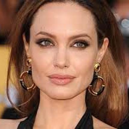 Η Αντζελίνα Τζολί δηλώνει "ανοικτή" όσον αφορά το ενδεχόμενο να ασχοληθεί με την πολιτική 