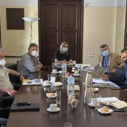 ΑΠΟΚΕΝΤΡΩΜΕΝΗ - ΚΑΡΝΕΖΗΣ