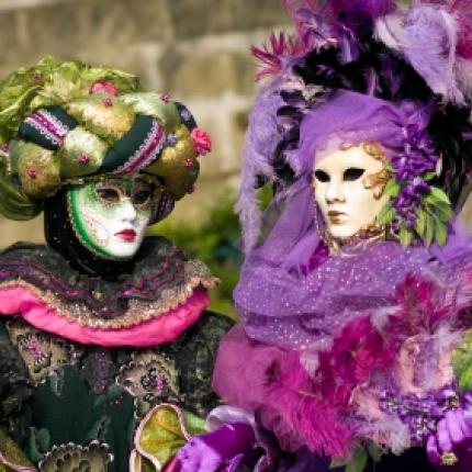 Η αποκριάτικη στολή που ταιριάζει σε κάθε ζώδιο