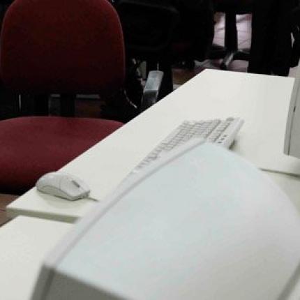 Η λίστα με τους 6.500 υπαλλήλους που απολύονται από το Δημόσιο