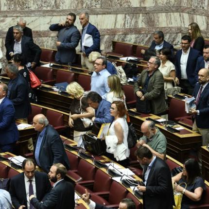 βουλη αντιπολιτευση.jpg