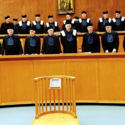 Νίπτει τας χείρας ο Άρειος Πάγος για το αν είναι σύννομη η έφοδος σε σπίτια φορολογούμενων