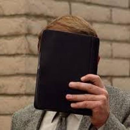 Συνταξιούχος εργαζόταν στο δημόσιο επι δεκαετίες με πλαστό πτυχίο και ...μεταπτυχιακό