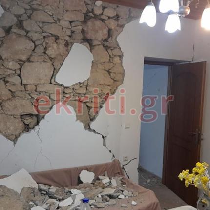 Ζημιές σε σπίτι στο Αρκαλοχώρι