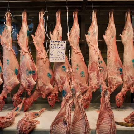Εντείνονται οι έλεγχοι στην αγορά κρέατος ενόψει Πάσχα