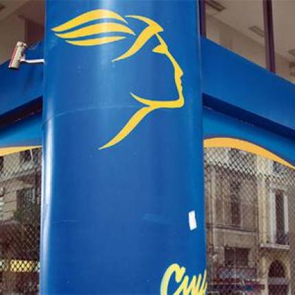 Επί ένα χρόνο έκλεβε χρήματα από τα ΕΛ.ΤΑ και από τον αγαπημένο της