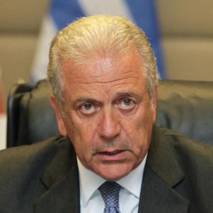“Εύσημα” του ΣΥΡΙΖΑ στον Αβραμόπουλο για το Σύμφωνο Σταθερότητας