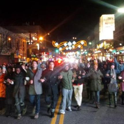 Ογδόντα τρεις συλλήψεις έγιναν τη νύκτα στη Νέα Υόρκη στη διάρκεια διαδηλώσεων