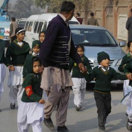 Κόλαση σε σχολείο στο Πακιστάν- Εκατοντάδες παιδιά νεκρά, τραυματισμένα κι εκατοντάδες όμηροι