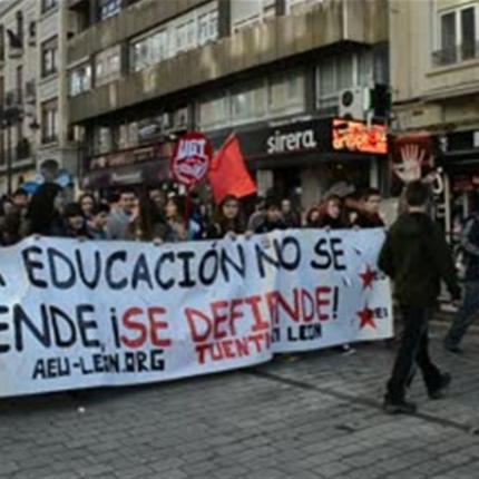 Ισπανία: Διαδηλώσεις και επεισόδια από φοιτητές για τις περικοπές στην εκπαίδευση