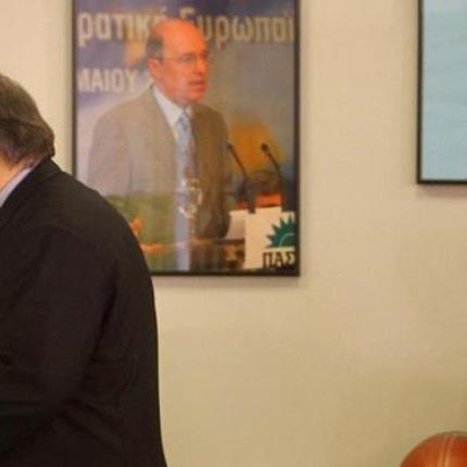 Βενιζέλος καλεί Παπανδρέου και Σημίτη με ... email