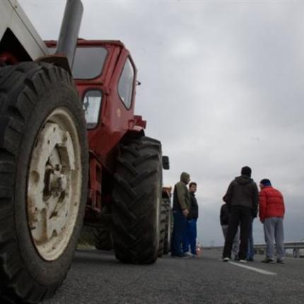 Στα μπλόκα οι αγρότες της Λάρισας