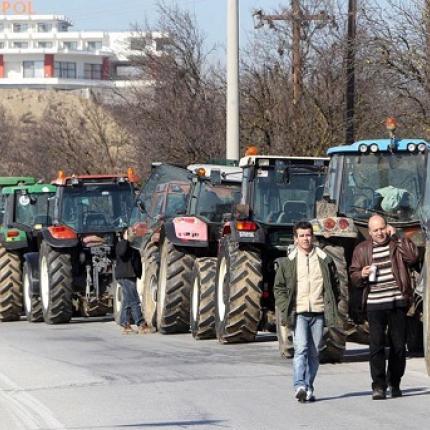 Συνεχίζουν τις κινητοποιήσεις οι αγρότες της Λάρισας