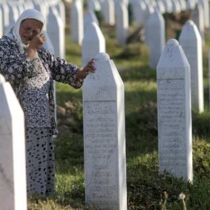 Χιλιάδες άνθρωποι παρέστησαν στην 19η επέτειο της σφαγής των Μουσουλμάνων, στη Σρεμπρένιτσα