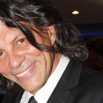 "Εδώ είναι γάμος. Μην το κάνουμε μπου@@@λο"