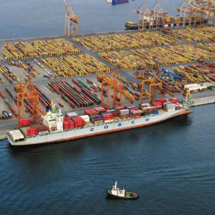 Πειραιάς: Διαμαρτυρία εργαζομένων στην COSCO για τις συνθήκες εργασίας