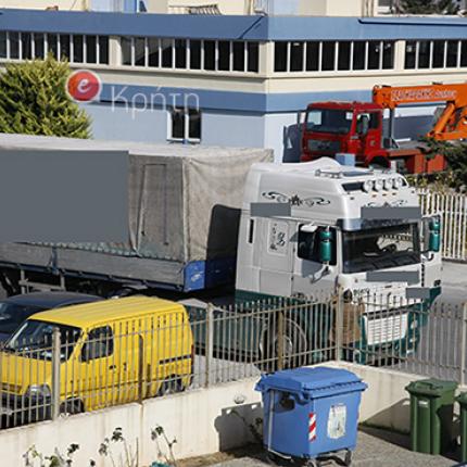 Το "δίκιο" του ... νταλίκερμαν: Φωτοστιγμιότυπο στη Βιομηχανική Περιοχή Ηρακλείου