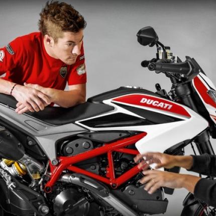 Άλλο να ξέρεις να οδηγάς μηχανή και άλλο να την τιθασεύεις... 