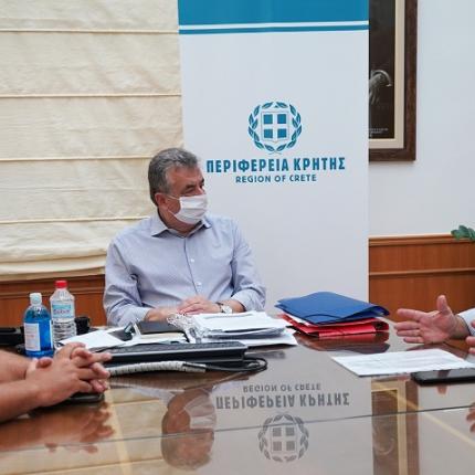 Τα προβλήματα των ξενοδοχοϋπαλλήλων άκουσε ο Αρναουτάκης