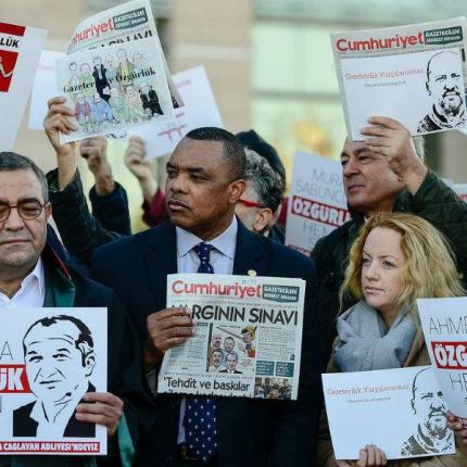 cumhuriyet49824-thumb-large.jpg
