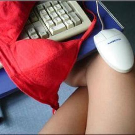 Cyber sex: Ανασφάλεια, απιστία ή αφροδισιακό της σχέσης;