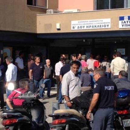 Μ. Ρολάκης: Θα παραιτηθώ αλλά δεν θα υπογράψω να φύγει υπάλληλος από τη ΔΟΥ Ηρακλείου