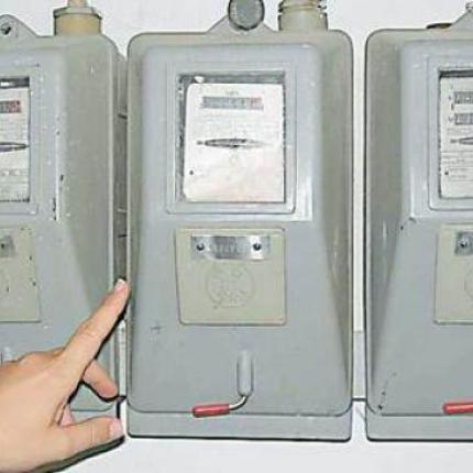 Bloomberg:οι Έλληνες κλέβουν ρεύμα για να ζήσουν