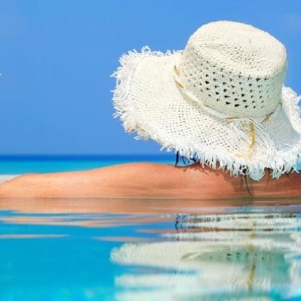 "Πίνουν το Βόσπορο, στην υγειά του κορόιδου. Success story, σου λέει η Όλγα"