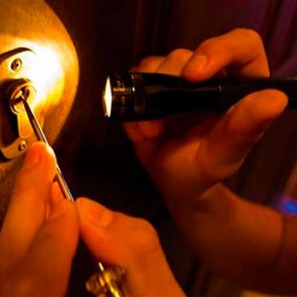 Τρόμος για ηλικιωμένη στις Αρχάνες - Ξύπνησε και έπεσε πάνω στους διαρρήκτες