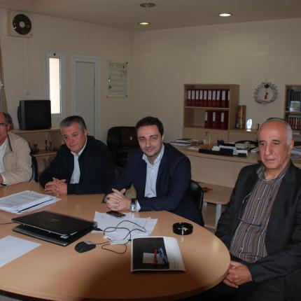 Συνάντηση Σενετάκη-Καλογεράκη με φόντο το αεροδρόμιο Καστελίου