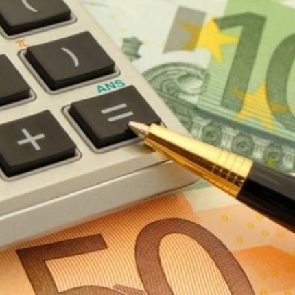 Πιέζει για 72 αντί για 100 δόσεις και αυστηρά περιουσιακά κριτήρια η τρόικα