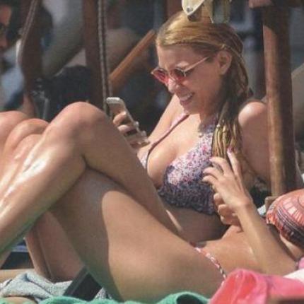 Ανέβασε κι άλλο ... τη θερμοκρασία η Δούκισσα Νομικού (φωτο)