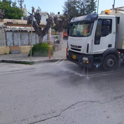 Δράση καθαριότητα από συνεργείο του δήμου Ηρακλείου.