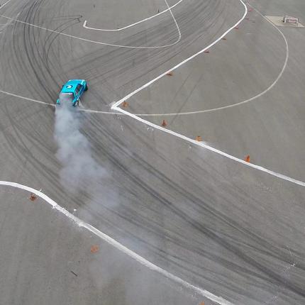 Το λιμάνι του Ηρακλείου μύρισε ... καμμένο λάστιχο από τους αγώνες Drift (βίντεο)