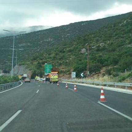 Φωτιά σε φορτηγό στη σήραγγα Μετσόβου